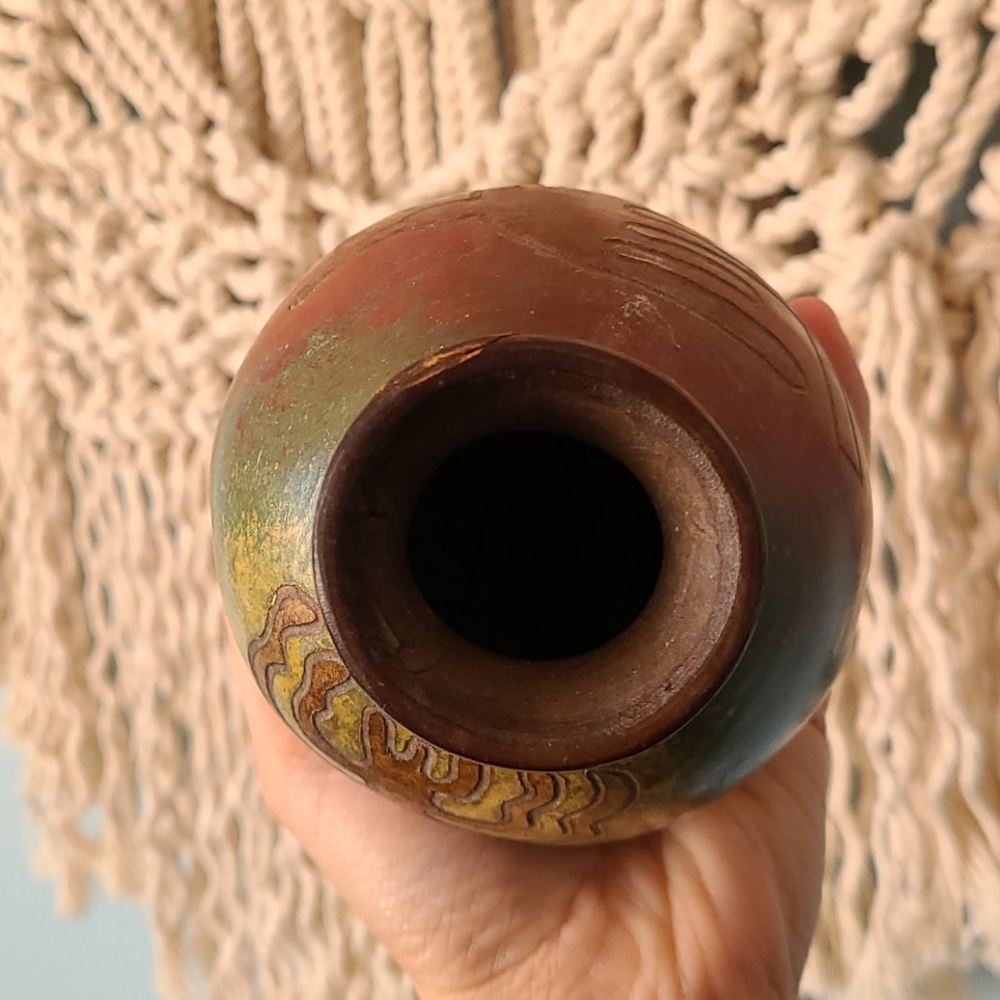Vintage Peruvian Pottery Vase - Picture 2 of 5